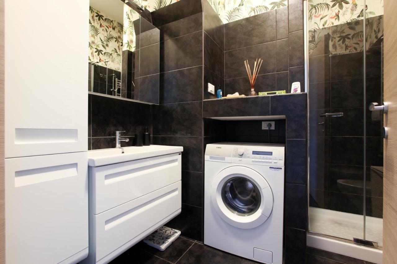 Modern Apartment Close To Shopping District Милано Екстериор снимка