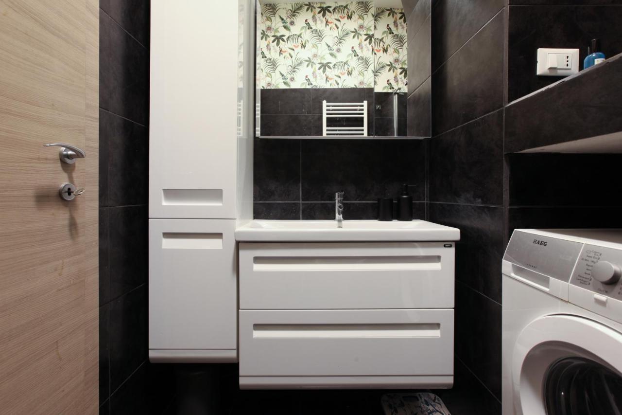 Modern Apartment Close To Shopping District Милано Екстериор снимка